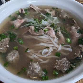 Phở Việt - P7 Rare beef and beef ball noodle soup - Vietnamese Near Me - Ottawa, Ontario Phở Việt - P7 Rare beef and beef ball noodle soup - Vietnamese Near Me - Ottawa, Ontario