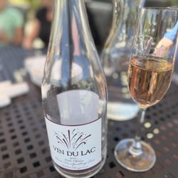 Vin du Lac Winery & Bistro - Sparkling rose