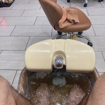 Q Beauty Spa - Getting feet soaked - Massage Near Me - Hayward, California Q Beauty Spa - Getting feet soaked - Massage Near Me - Hayward, California