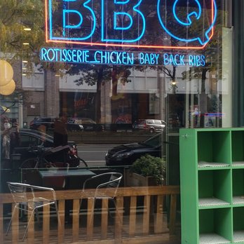 Dallas BBQ Washington Heights - Rude hostess hiding her face. - Barbeque Near Me - New York, New York