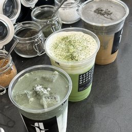 SŪK, OFF LATTE, matcha Einspänner SŪK, OFF LATTE, matcha Einspänner