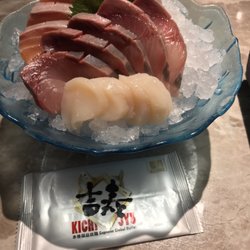 吉壽日本料理 - Scallop, yellowtail and salmon sashimi