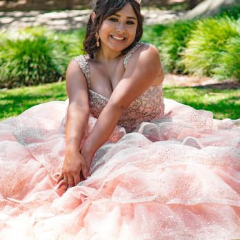 Versatile Photography - Quinceanera - Photo Booth Rentals Near Me