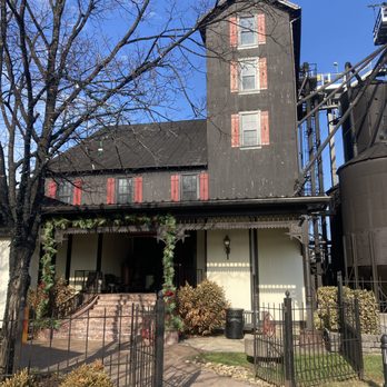 Maker's Mark Distillery - Tours Near Me - Loretto, Kentucky