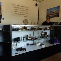 Pro Photo Rental - Getting an explanation from this excellent worker.