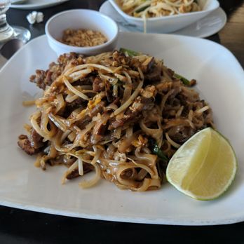 SriPraPhai Thai Restaurant - Pad Thai - Thai Near Me - Woodside, New York