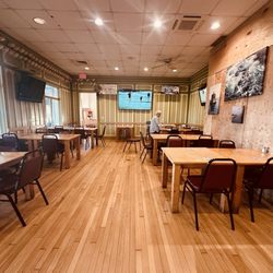 Par Four Restaurant - Inside