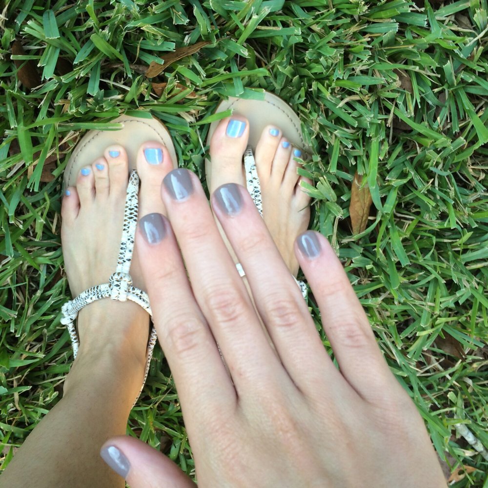 Gray nails and periwinkle toes. Gray nails and periwinkle toes.