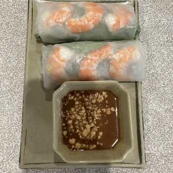 Pho 999 - Spring rolls with shrimps and peanut sauce - Vietnamese Near Me - Van Nuys, California