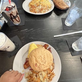 Billy G's - Omelet and Ultimate Breakfast Sandwich - Breakfast & Brunch Near Me - Chesterfield, Missouri