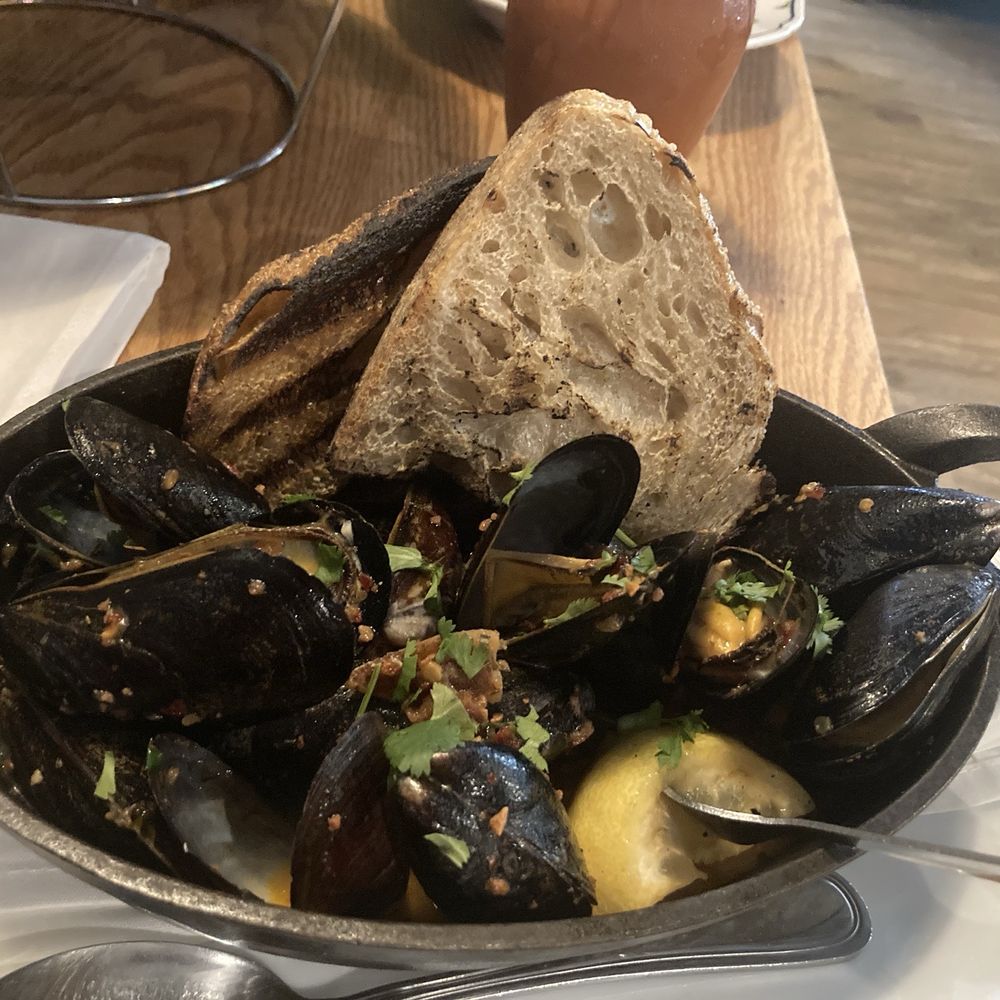 Salt Traders Zilker - Steamed mussels with grilled bread - Seafood Near Me - Austin, Texas