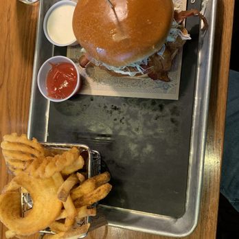Guy Fieri's Branson Kitchen + Bar - Chicken sandwich - Bars Near Me - Branson, Missouri