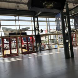 San Francisco Caltrain Station - Inside the station before platform