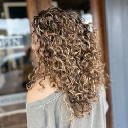 Kaitlin Carlson Hair - Balayage, curl cut, and curly style out.