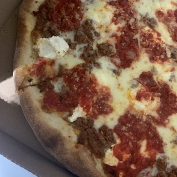 Carmine's Pizzeria - Pizza Near Me - Brooklyn, New York Carmine's Pizzeria - Pizza Near Me - Brooklyn, New York