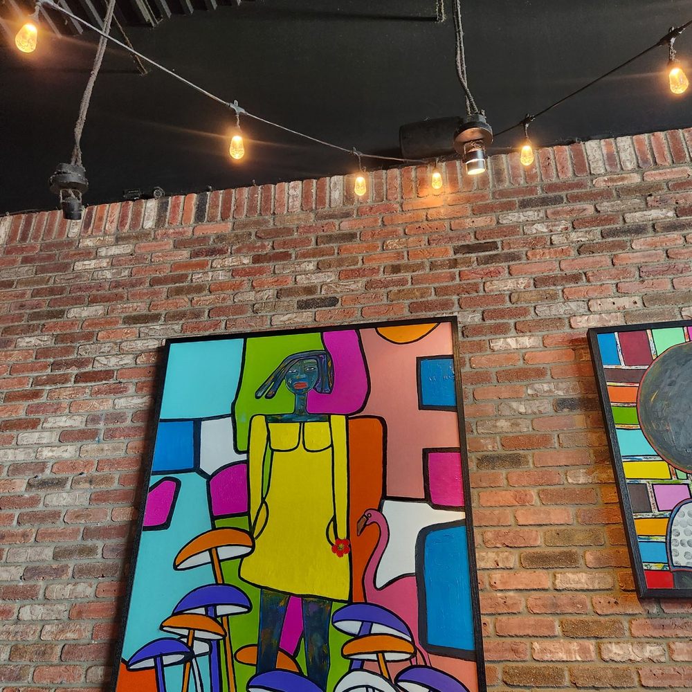 MAX's Wine Dive - Decor - Wine Bars Near Me - Houston, Texas MAX's Wine Dive - Decor - Wine Bars Near Me - Houston, Texas