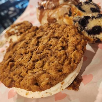 Heavenly Sweets - Her famous Oatmeal Creme Pie, Blueberry Muffin, and Cinnamon roll..... yummy - Bakeries Near Me Heavenly Sweets - Her famous Oatmeal Creme Pie, Blueberry Muffin, and Cinnamon roll..... yummy - Bakeries Near Me