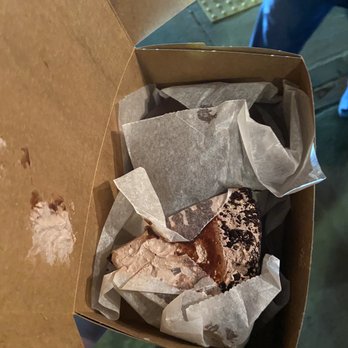 Mike's Pastry - Bakeries Near Me - Boston, Massachusetts