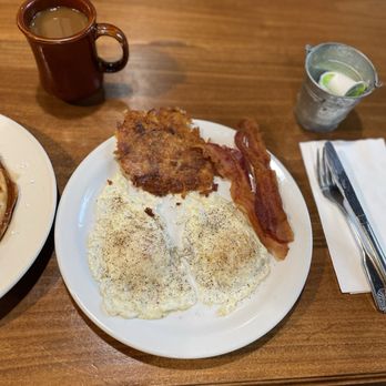 Maxine's Cafe - bacon, eggs over medium & hash browns - Breakfast & Brunch Near Me - Los Angeles, California Maxine's Cafe - bacon, eggs over medium & hash browns - Breakfast & Brunch Near Me - Los Angeles, California