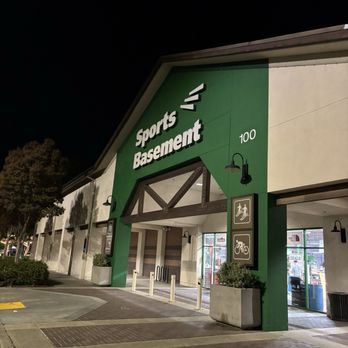 Yelp Party: Après Ski - Outside sign - Yelp Events Near Me - Novato, California Yelp Party: Après Ski - Outside sign - Yelp Events Near Me - Novato, California