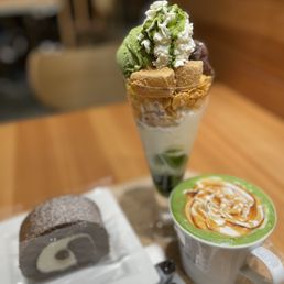 Hojicha Roll Cake