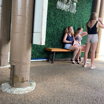Restaurant 604 - Breakfast & Brunch Near Me - Honolulu, Hawaii
