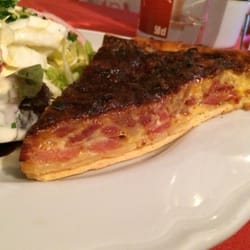 Auberge du Tisserand - Quiche Lorraine!!