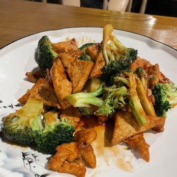 Yi Pin Restaurant - Garlic sauce tofu and broccoli - Chinese Near Me - Philadelphia, Pennsylvania Yi Pin Restaurant - Garlic sauce tofu and broccoli - Chinese Near Me - Philadelphia, Pennsylvania