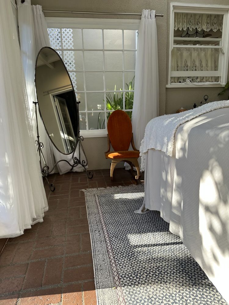 IN HARMONY Holistic Skin Therapy Logo