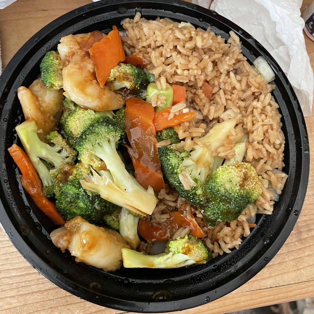 Lunch size shrimp and broccoli with fried rice Lunch size shrimp and broccoli with fried rice