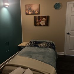 V Massage Therapy - Massage room treatment