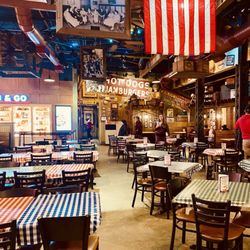 Portillo's Oswego - Interior