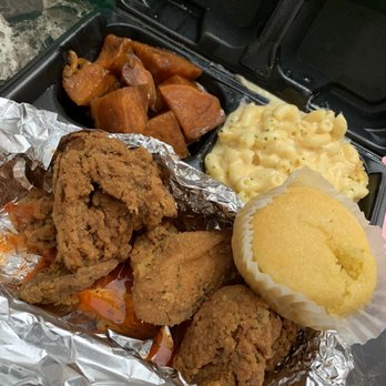 Chicago Food on the Run - Chicken dinner with two sides - Comfort Food Near Me - Chicago, Illinois Chicago Food on the Run - Chicken dinner with two sides - Comfort Food Near Me - Chicago, Illinois