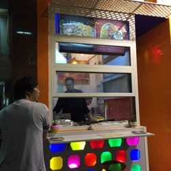 Falafel Hut - Bright colors to guide you