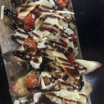 Flo's Wood Fired Pizzeria - Brushetta - Pizza Near Me - Rockford, Michigan