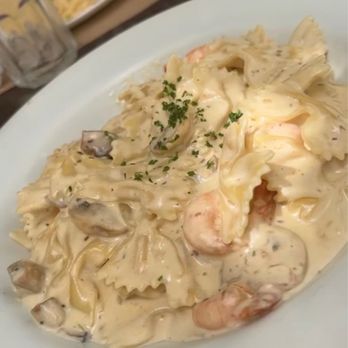 Santa Satisfação - Farfalle pasta with shrimp - Breakfast & Brunch Near Me - Rio de Janeiro, RJ Santa Satisfação - Farfalle pasta with shrimp - Breakfast & Brunch Near Me - Rio de Janeiro, RJ