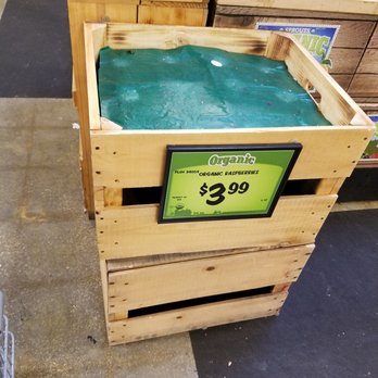 Sprouts Farmers Market - Empty bins - Grocery Near Me - Lenexa, Kansas