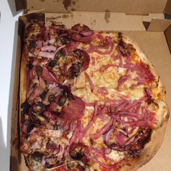 Pacino's Italian Family Restaurant - This is how our pizza arrived