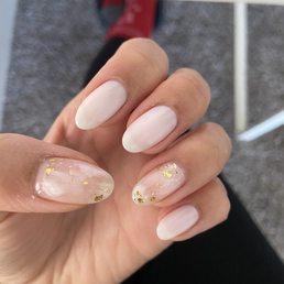 Simple yet chic (free style) design with gold foil. Simple yet chic (free style) design with gold foil.