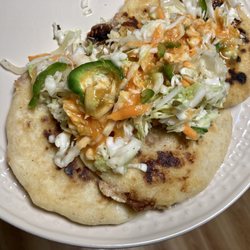 Pupusas Machado - Pupusas with curtido