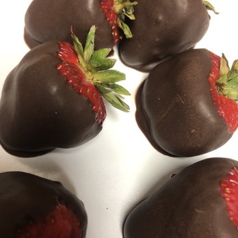 Unique Cakes By Regina - Chocolate covered strawberries - Bakeries Near Me