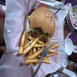 Hickory House - Cheeseburger royal!