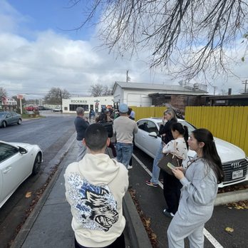 la Barbecue - The people waiting to get in... - Barbeque Near Me - Austin, Texas la Barbecue - The people waiting to get in... - Barbeque Near Me - Austin, Texas