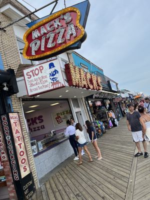 Mack's Pizza by null