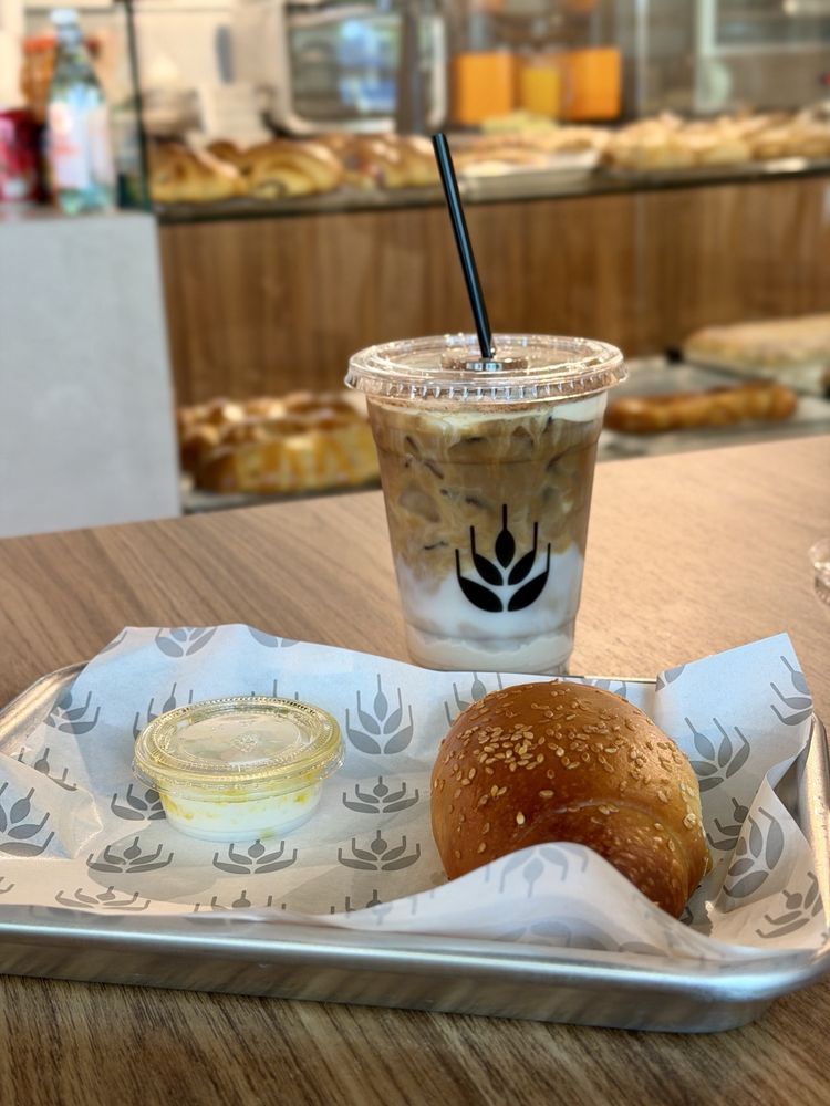 Via Oeste Cafe & Bakery Logo