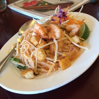 Vanida Thai Kitchen - Shrimp Pad Thai - Thai Near Me - San Francisco, California Vanida Thai Kitchen - Shrimp Pad Thai - Thai Near Me - San Francisco, California