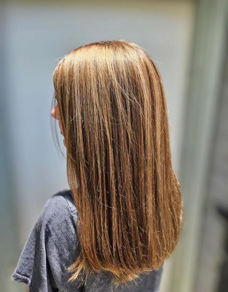 24 Carrot Salon Logo