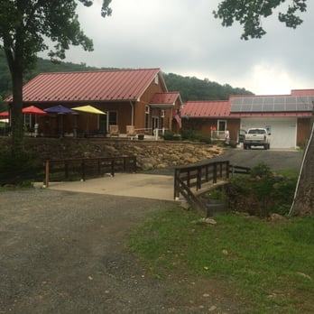 DuCard Vineyards - Wineries Near Me - Etlan, Virginia