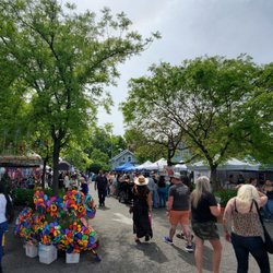 Vendors/crowds
