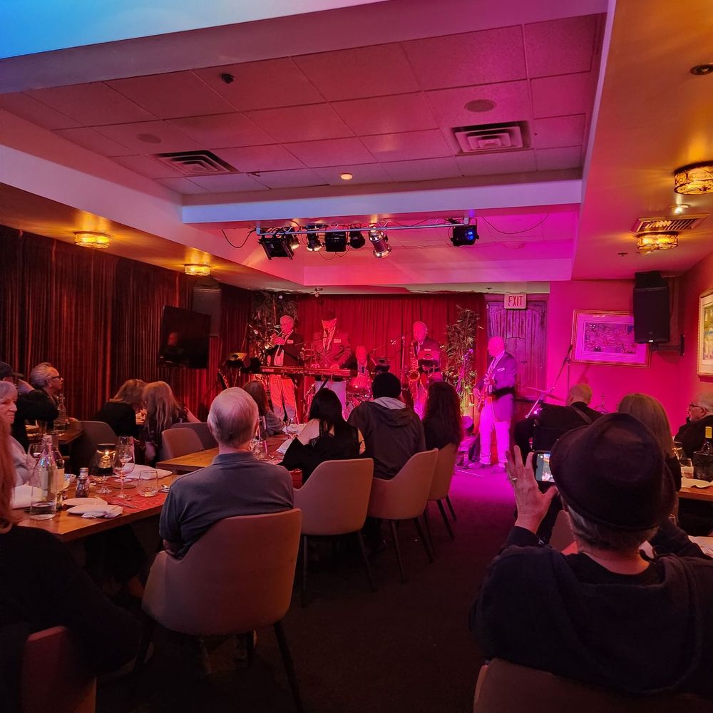 Enderle Center - 17th St Grill Live Music - Shopping Centers Near Me - Tustin, California